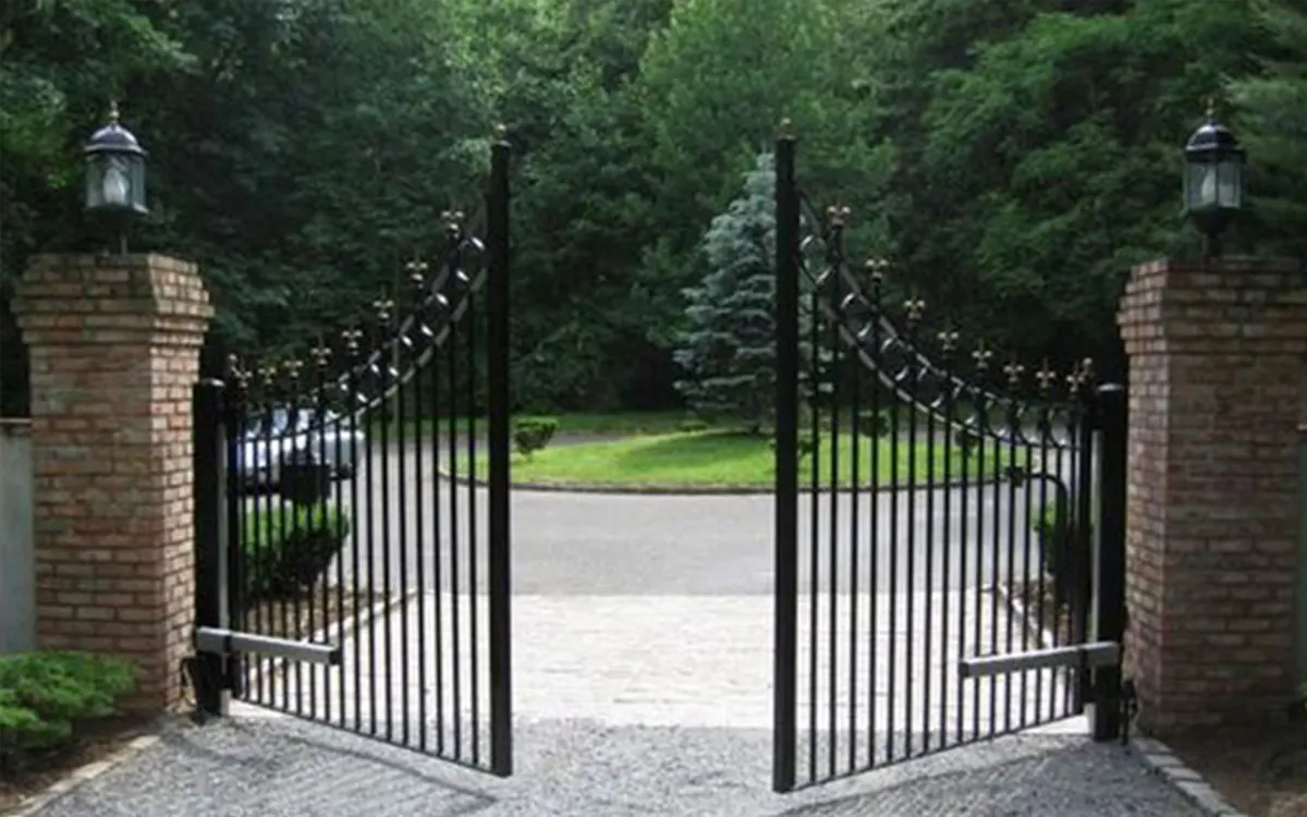 Kanatlı Bahçe Kapısı